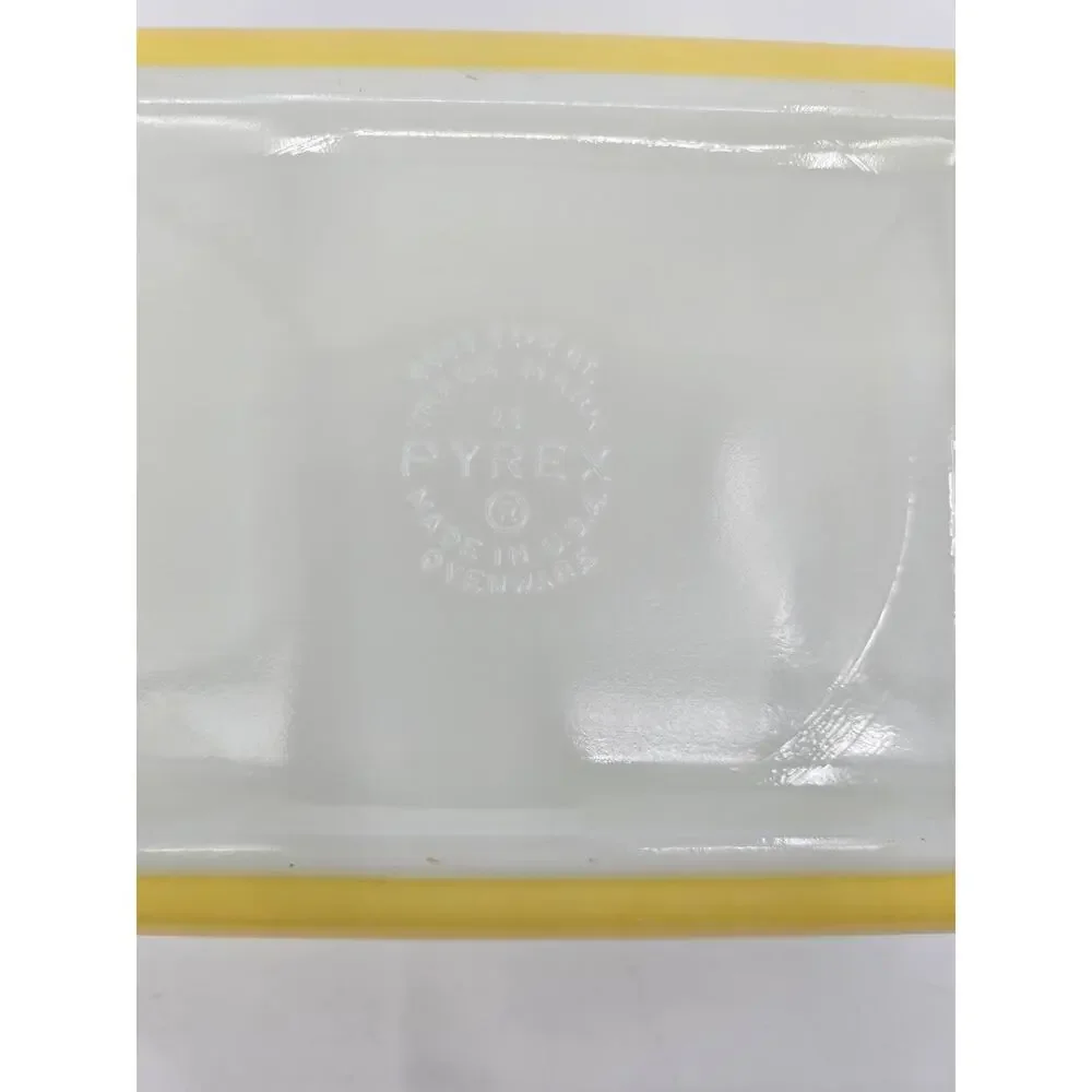 Vintage Primary Yellow Pyrex Dish‎